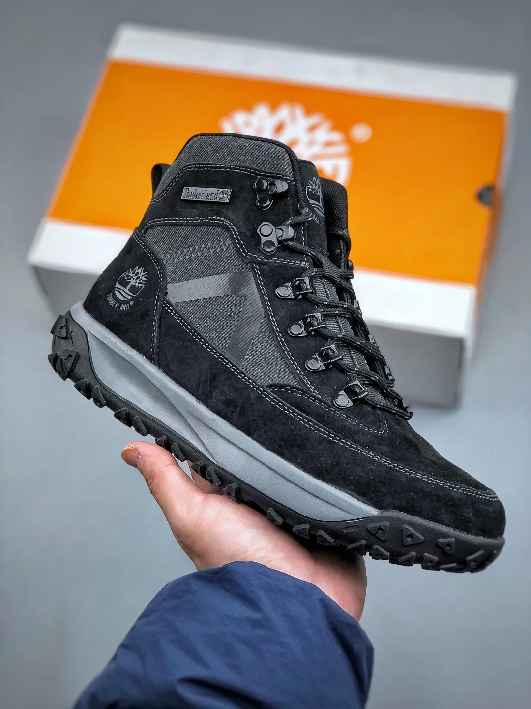 Welfare special offer 💰398 New arrival 🚀Timberland Timberland outdoor high-top casual Martin boots series Guangdong factory quality Original box original packaging The fabric is made of Italian 🇮🇹 top-grade frosted fine-grained cowhide. It is paired with anti-odor and anti-corrosion genuine leather latex insoles to give you a perfect wearing experience. High-quality and durable, a must-have for sportsmen. Specially designed to treat those who are not handsome. High-quality and first-class foot feel. Size: 39-44